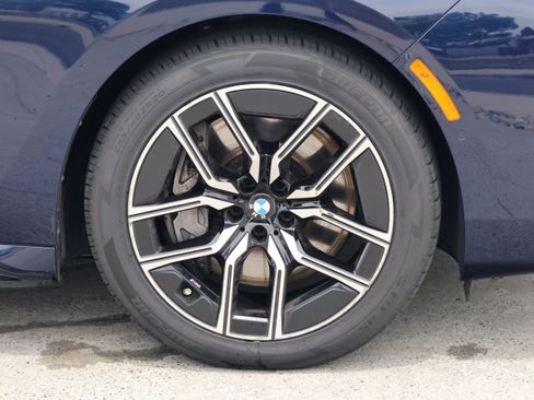 Used 2024 BMW 750e xDrive AWD/4WD image 11