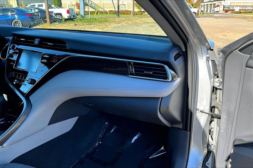 Used 2018 Toyota Camry LE FWD image 19