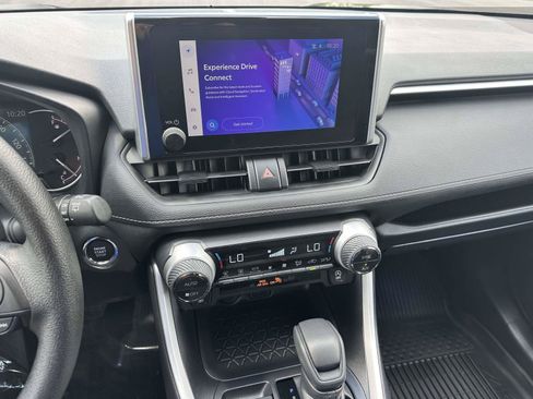 Used 2025 Toyota RAV4 XLE FWD image 16