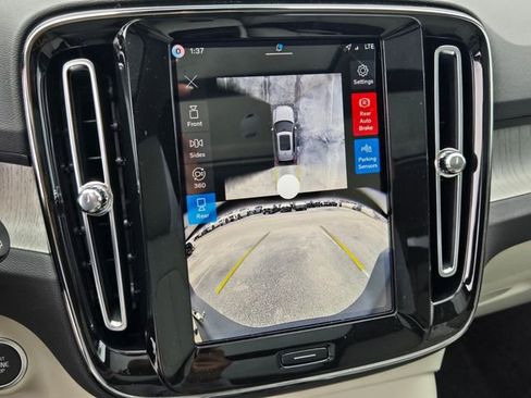 New 2026 Volvo XC40 B5 Plus AWD/4WD image 24