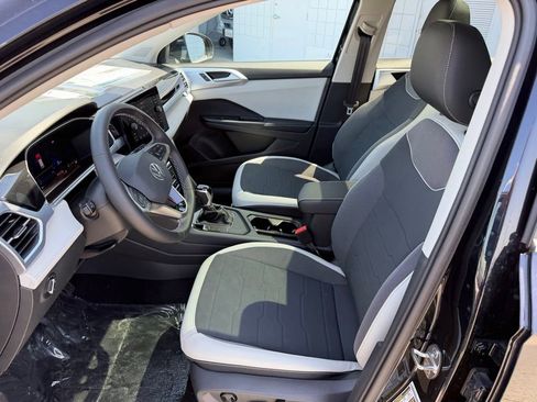 New 2026 Volkswagen Taos SE FWD image 15