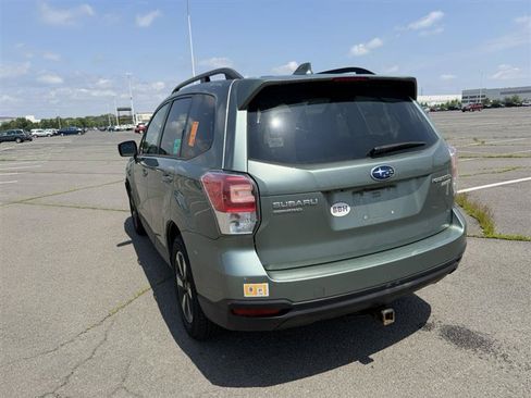 Used 2017 Subaru Forester 2.5i Premium AWD/4WD image 4