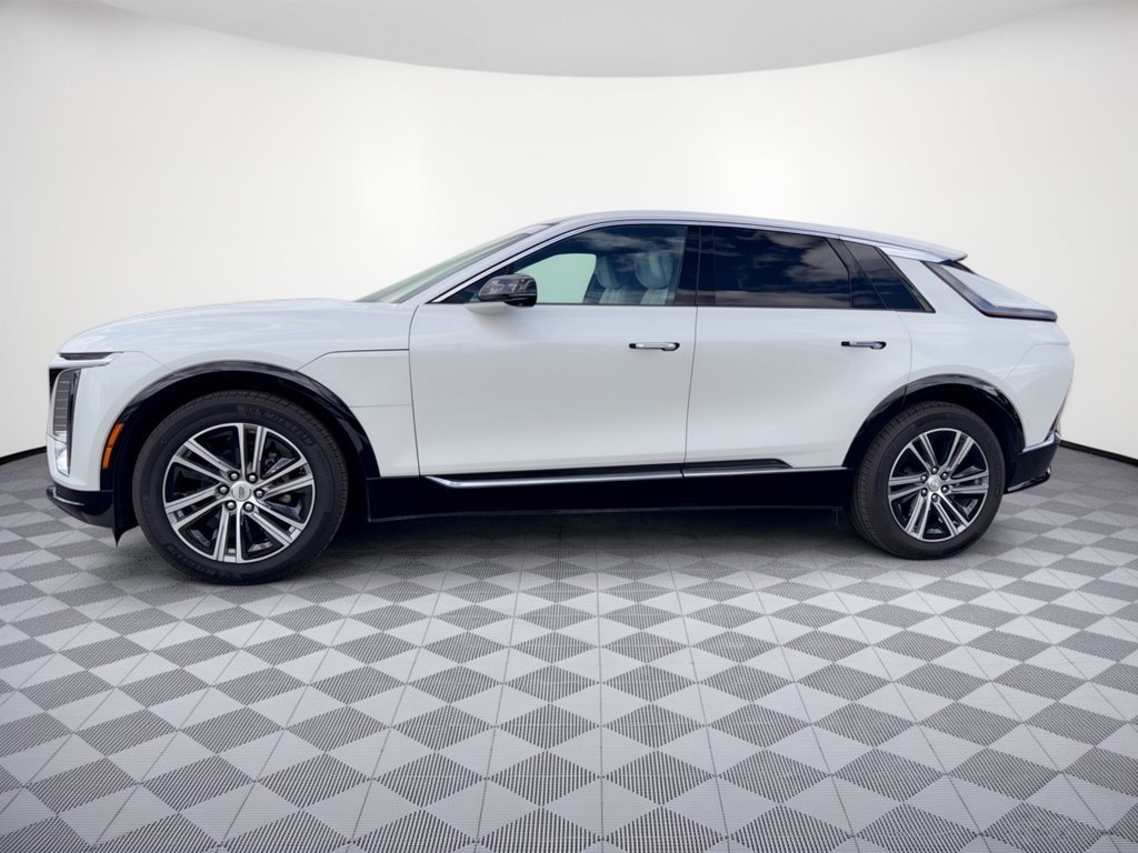Used 2024 Cadillac Lyriq Luxury RWD image 2