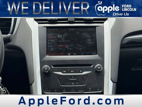 Used 2014 Ford Fusion SE FWD image 9