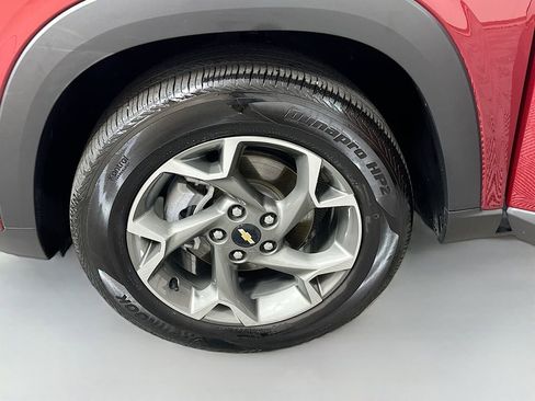 Used 2025 Chevrolet Trax LT FWD image 29