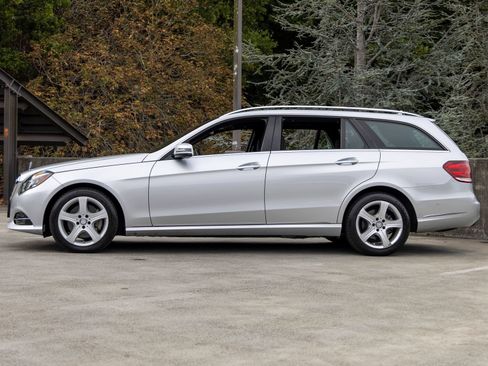 Used 2016 Mercedes-Benz E 350 4MATIC Wagon image 2