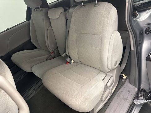 Used 2015 Toyota Sienna LE image 14