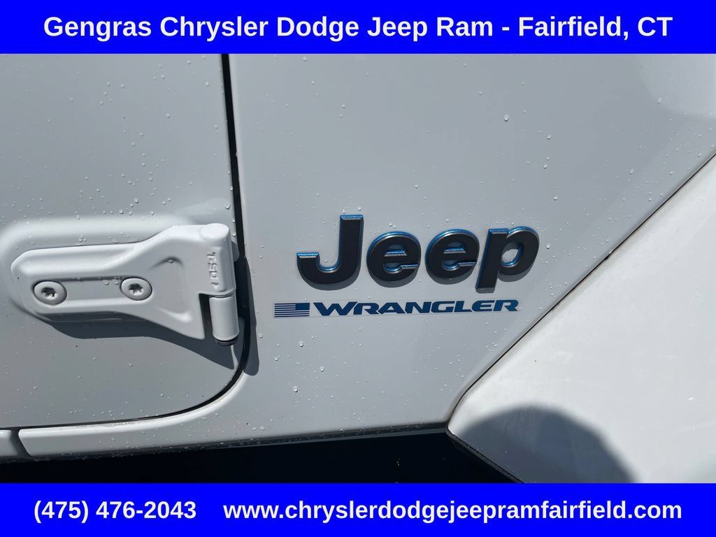 Certified 2024 Jeep Wrangler Unlimited w/ Convenience Group AWD/4WD image 17