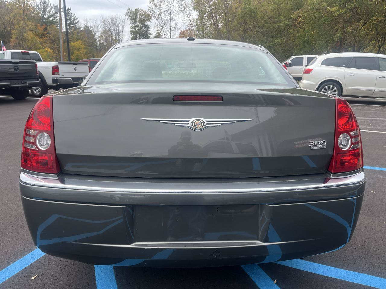 Used 2010 Chrysler 300 Limited RWD image 6