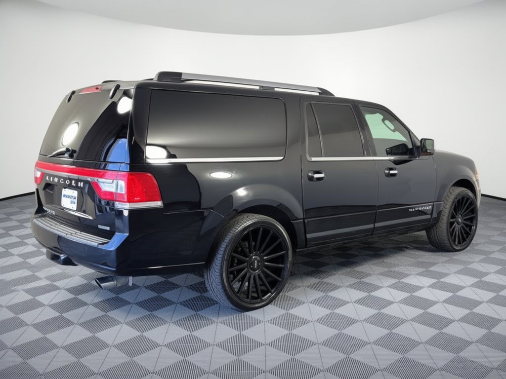 Used 2016 Lincoln Navigator L Select RWD image 9