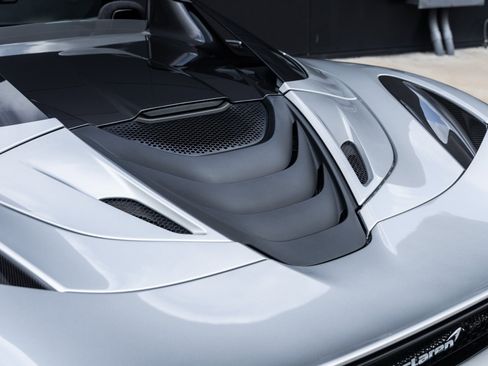 Used 2020 McLaren 720S Spider image 17