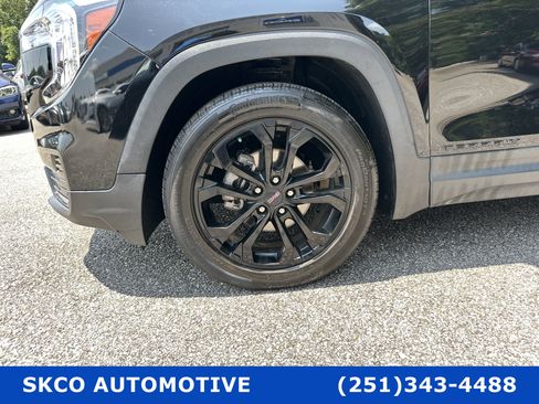 Used 2022 GMC Terrain SLE w/ Driver Convenience Package image 9