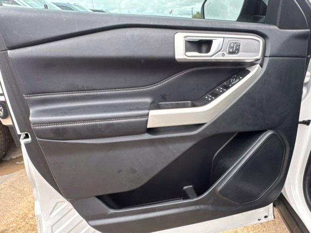 Used 2022 Ford Explorer Limited w/ Equipment Group 301A RWD image 10