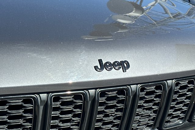 Used 2022 Jeep Grand Cherokee L Laredo AWD/4WD image 9