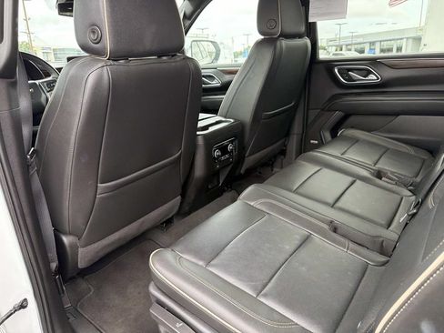 Used 2024 Chevrolet Suburban Premier AWD/4WD image 15