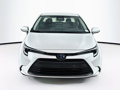 Used 2023 Toyota Corolla LE FWD image 2