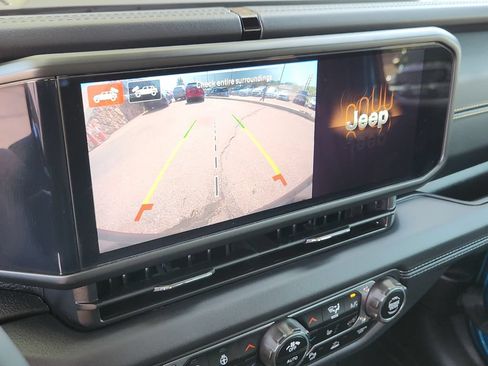 Used 2024 Jeep Wrangler Unlimited Sahara w/ Technology Group AWD/4WD image 9