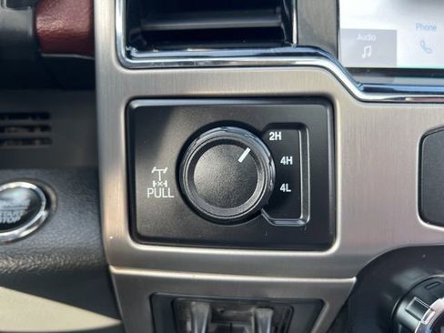 Used 2022 Ford F350 Platinum w/ FX4 Off-Road Package image 31