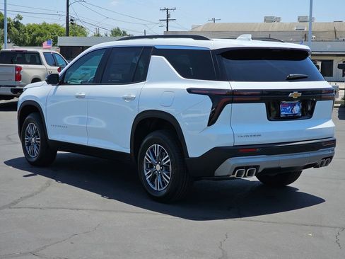 New 2026 Chevrolet Traverse LT w/ Driver Confidence Package FWD image 4