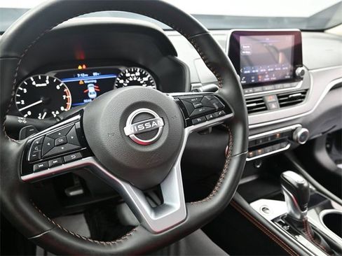 Used 2025 Nissan Altima 2.5 SR image 13