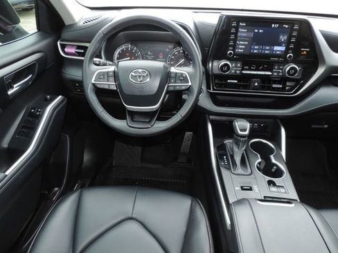 Used 2022 Toyota Highlander XLE image 23