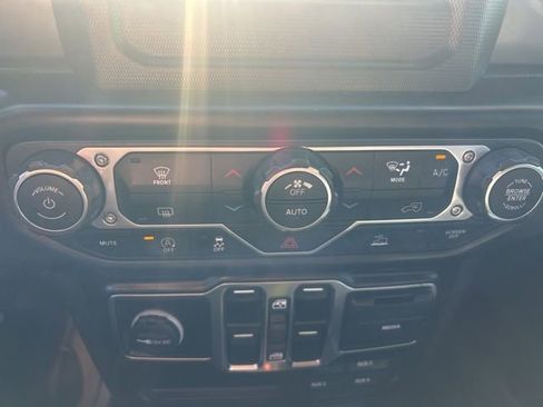 Used 2022 Jeep Wrangler Unlimited Sport image 11