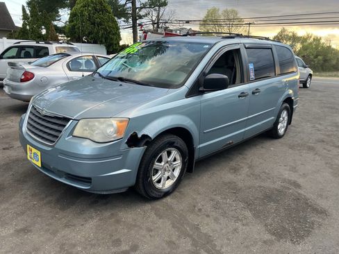 Used 2008 Chrysler Town & Country LX image 3