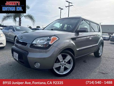 Used 2010 Kia Soul ! FWD image 1