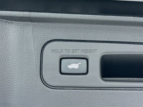 Certified 2025 Honda Pilot Touring image 33