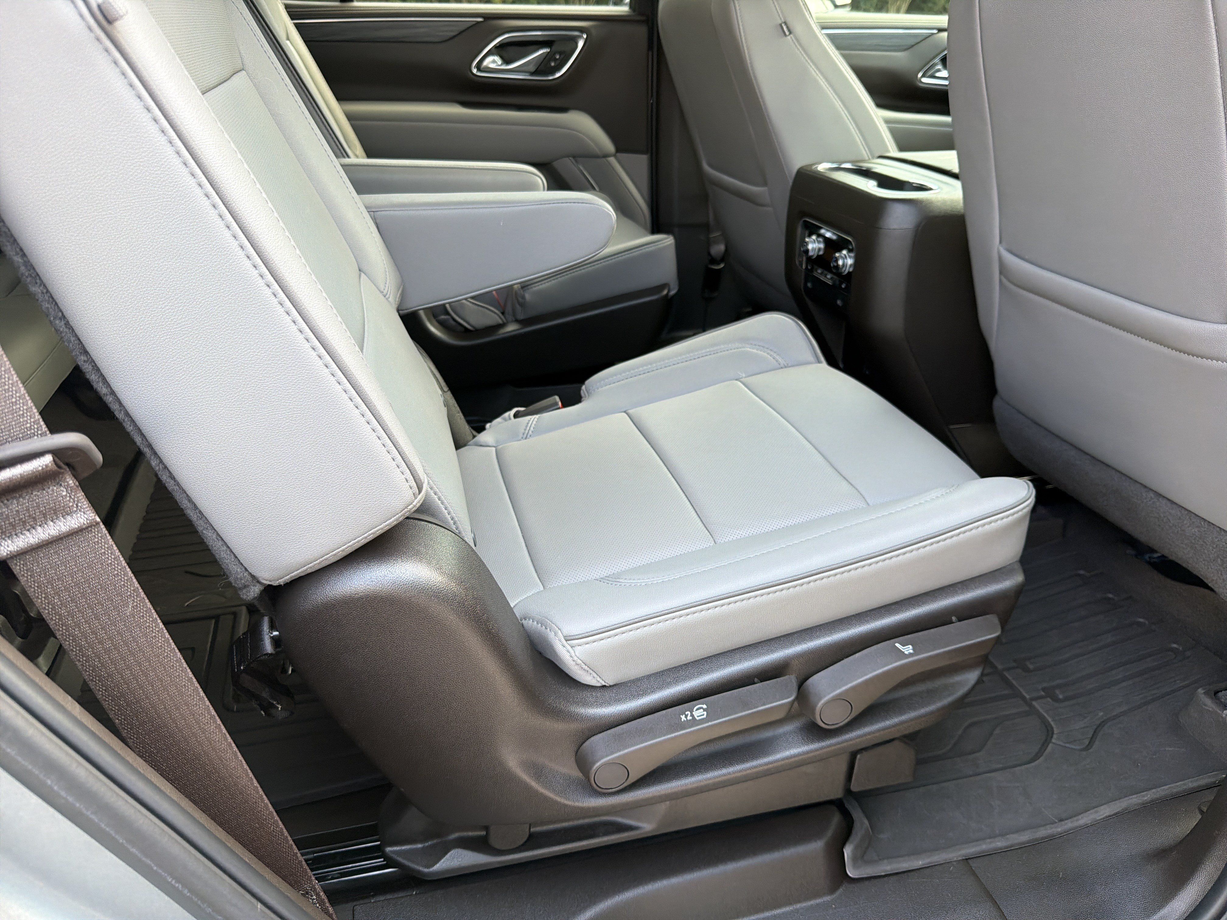 Used 2024 GMC Yukon SLT w/ SLT Luxury Package AWD/4WD image 26