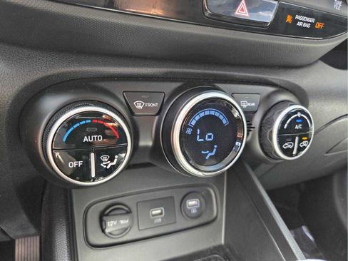 Used 2021 Hyundai Venue SEL FWD image 25