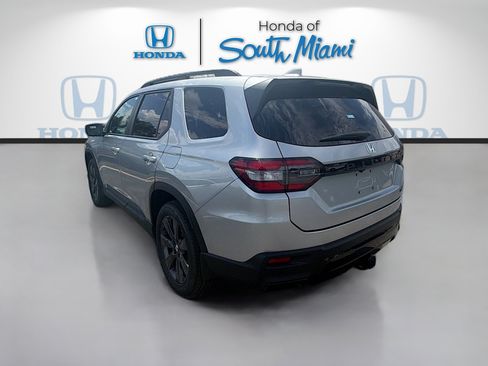 New 2026 Honda Pilot Sport image 5