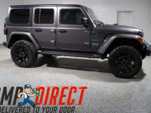 Used 2023 Jeep Wrangler Unlimited Sahara w/ Cold Weather Group AWD/4WD image 7