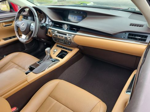 Used 2016 Lexus ES 350 w/ Luxury Package w/Wood Trim FWD image 13