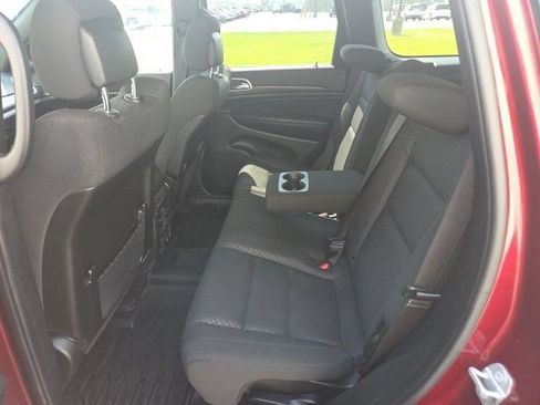 Used 2022 Jeep Grand Cherokee Laredo w/ All-Weather Capability Group AWD/4WD image 37