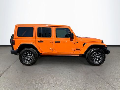 Used 2025 Jeep Wrangler Sahara image 8