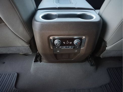 Used 2022 Chevrolet Tahoe LT w/ Luxury Package AWD/4WD image 11