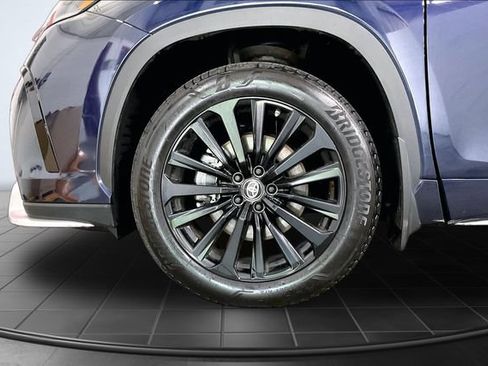 Used 2023 Toyota Highlander XSE AWD/4WD image 11