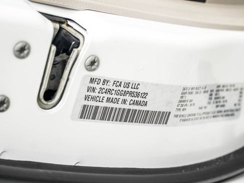 Used 2023 Chrysler Pacifica Limited image 39