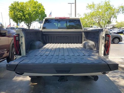 Used 2026 GMC Sierra 2500 AT4 w/ Technology Package image 9