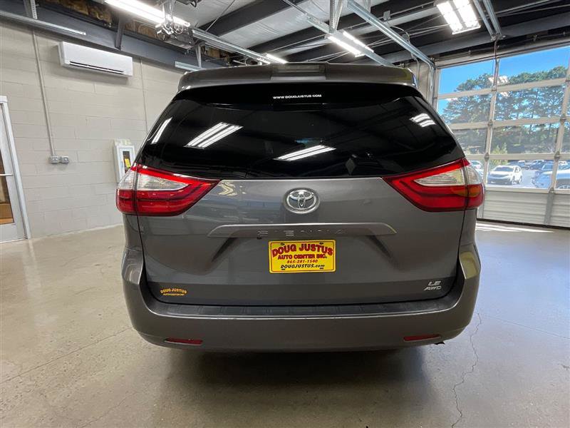 Used 2018 Toyota Sienna LE AWD/4WD image 4