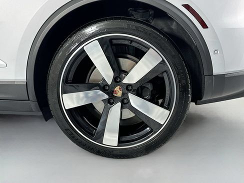 Certified 2025 Porsche Macan Electric RWD image 33