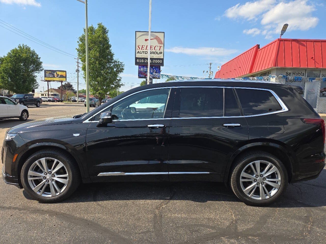 Used 2024 Cadillac XT6 Premium Luxury FWD image 1