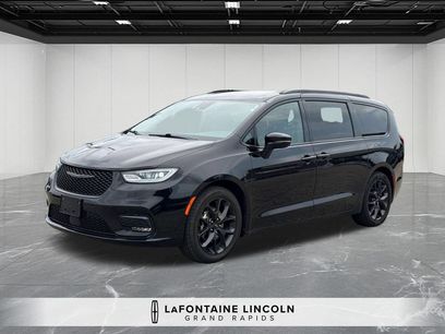 Used 2025 Chrysler Pacifica Limited