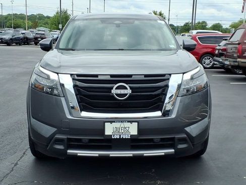 Used 2025 Nissan Pathfinder SL AWD/4WD image 34