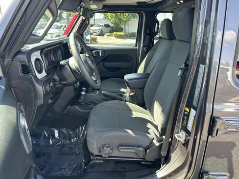 Used 2024 Jeep Wrangler Unlimited Sport image 17