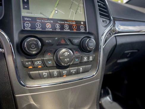 Used 2018 Jeep Grand Cherokee Overland image 47