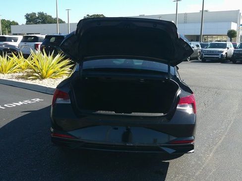 Certified 2021 Hyundai Elantra SEL w/ Convenience + Premium Package image 22