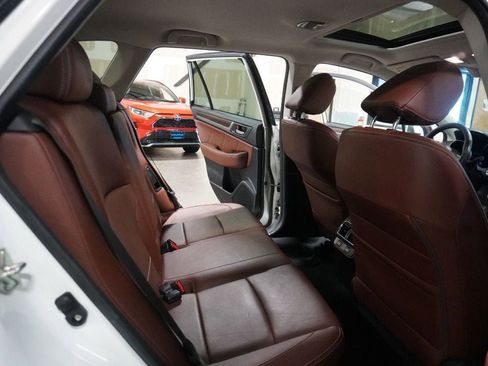 Used 2017 Subaru Outback 2.5i Touring image 7