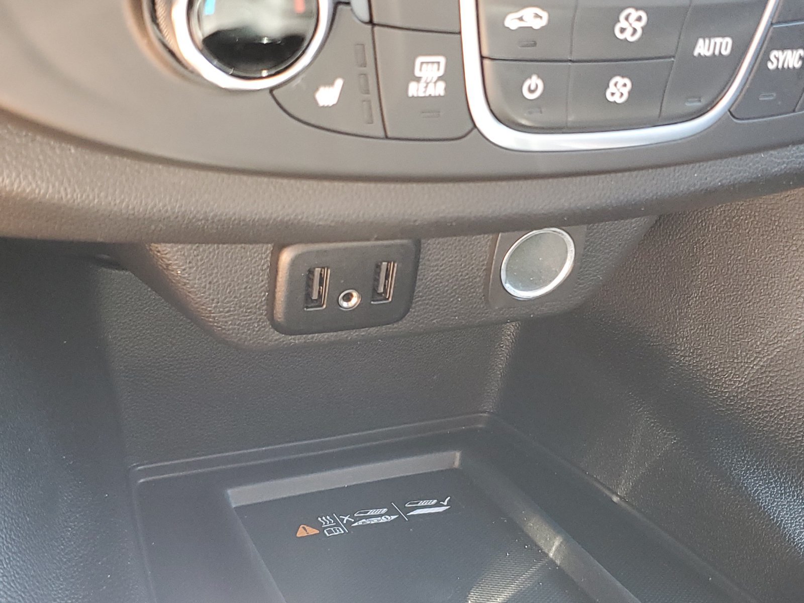 Used 2024 Chevrolet Traverse LT AWD/4WD image 29